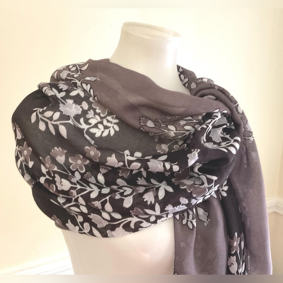 Vera Bradley Floral Scarf in Brown and White with fringe - Picture 7 of 10